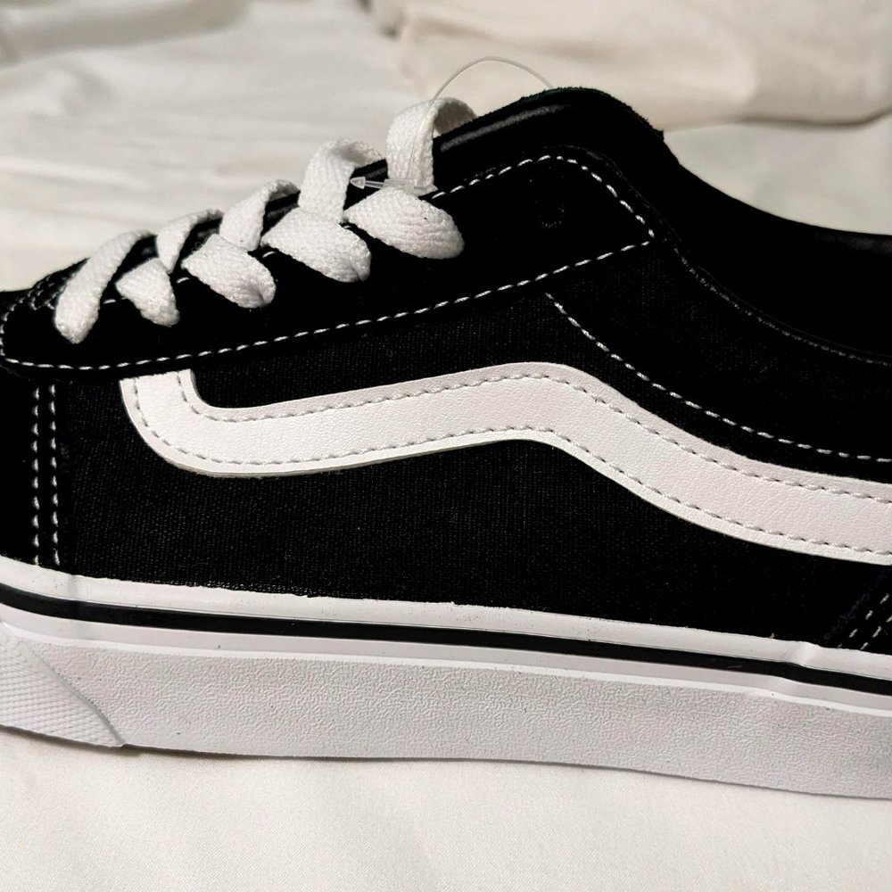 Vans Sz 8 Womens Trainers in Black and White Brand New with Box Suede and Canvas